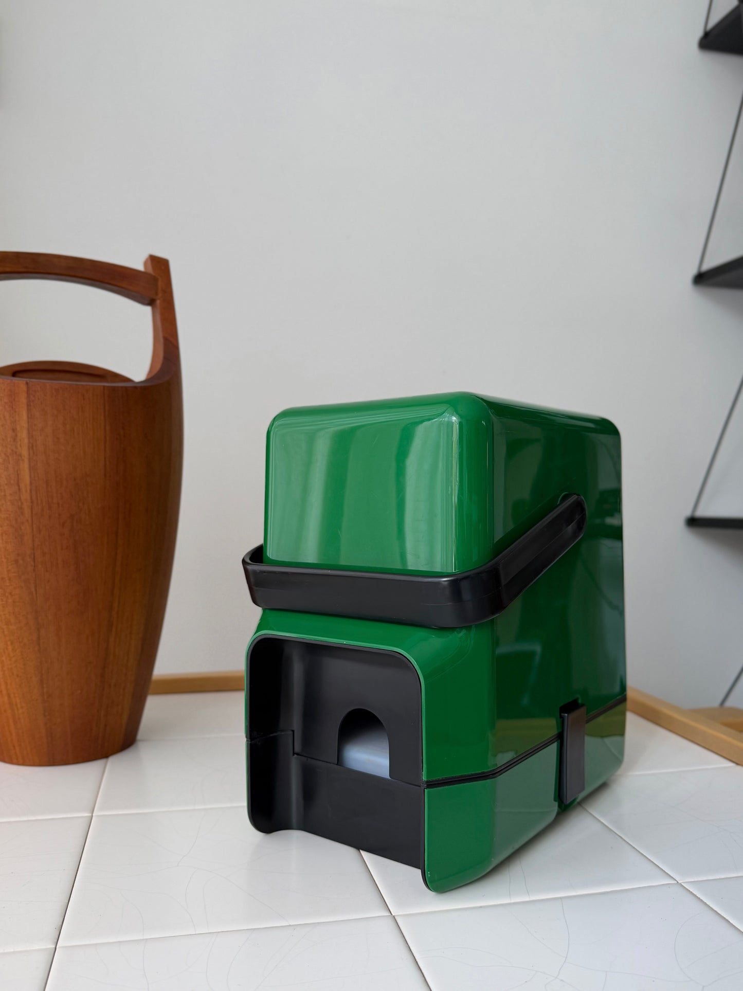 Refraîchisseur à vin en plastique isotherme « BYO » par Richard Carlson pour Décor