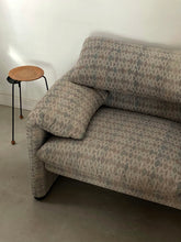 Load image into Gallery viewer, Maralunga sofa by Vico Magistretti for Cassina
