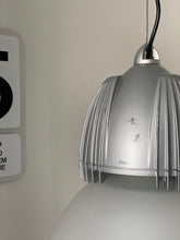 Charger l&#39;image dans la galerie, Grande lampe industrielle par iGuzzini
