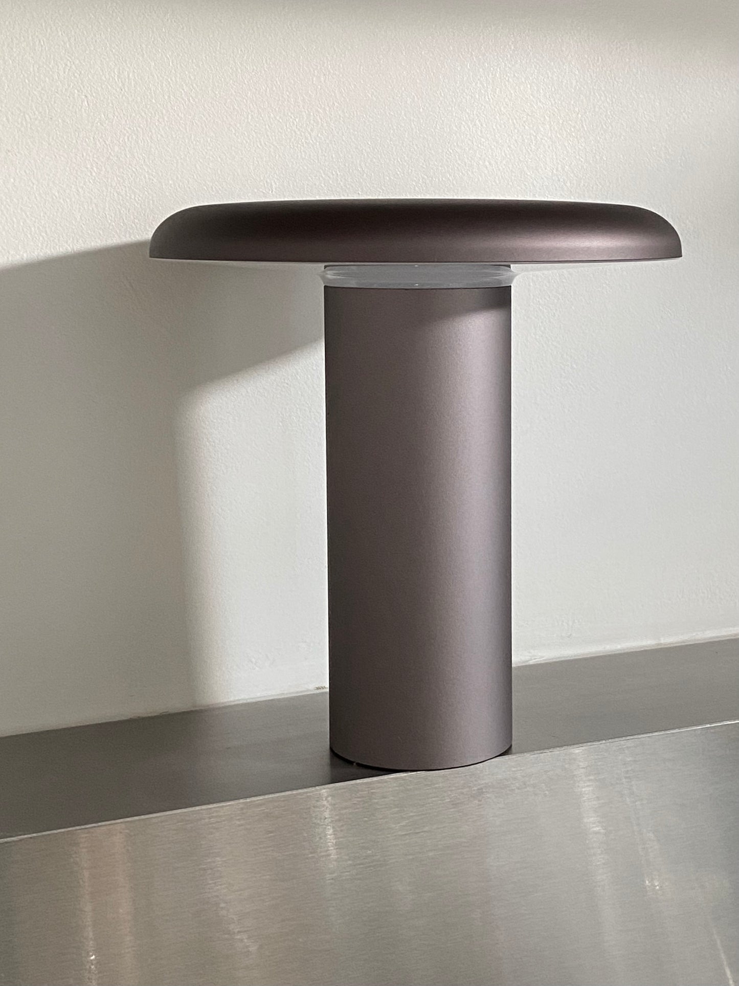 Lampe portative Takku par Foster + Partners 