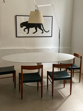 Load image into Gallery viewer, Tulip dining table by Eero Saarinen for Knoll
