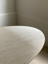 Load image into Gallery viewer, Tulip dining table by Eero Saarinen for Knoll
