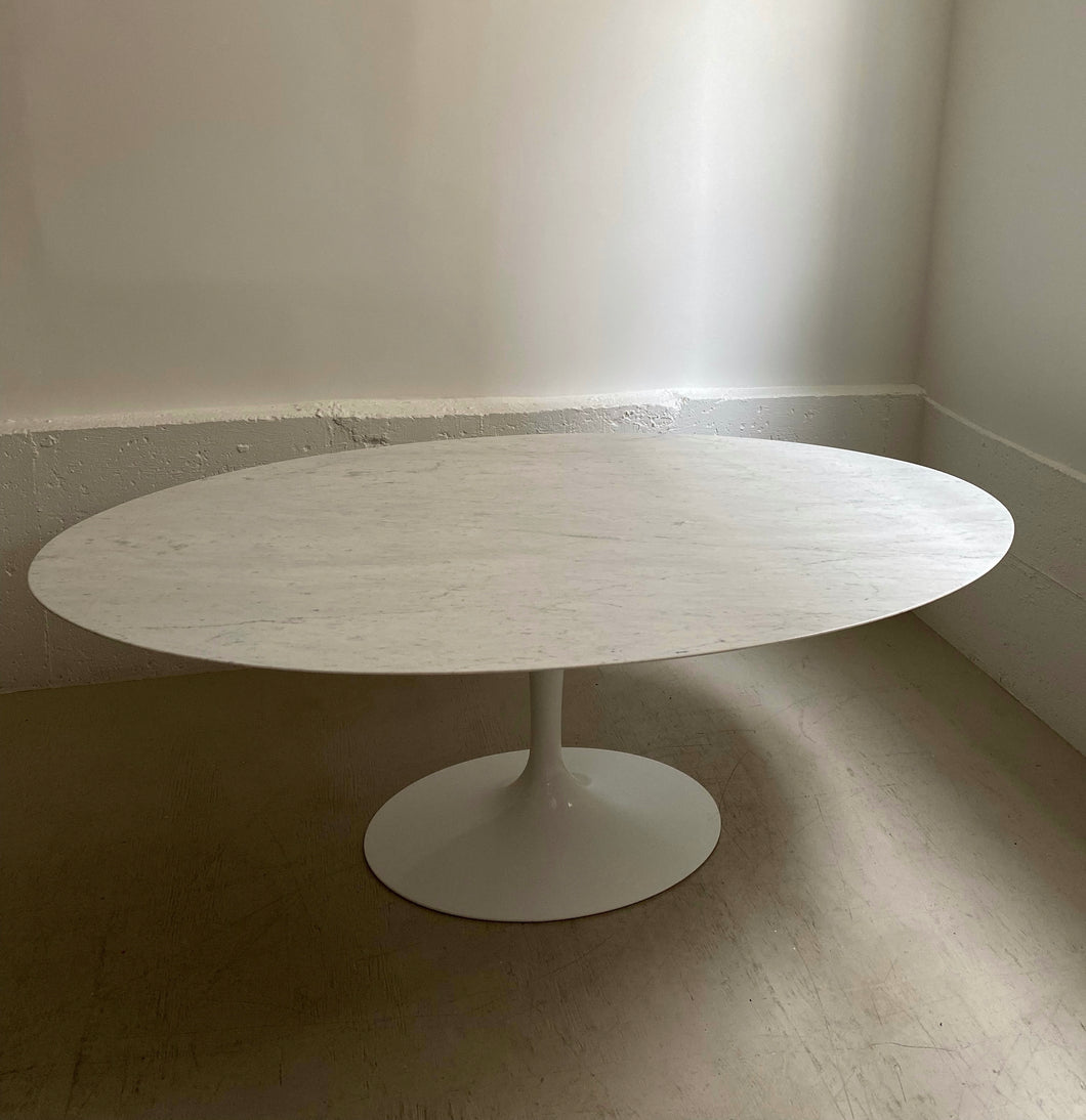 Tulip dining table by Eero Saarinen for Knoll