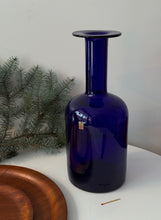 Load image into Gallery viewer, Large blue gulvase by Otto Brauer for Holmegaard
