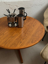 Load image into Gallery viewer, Round teak coffee table by Hans C. Andersen
