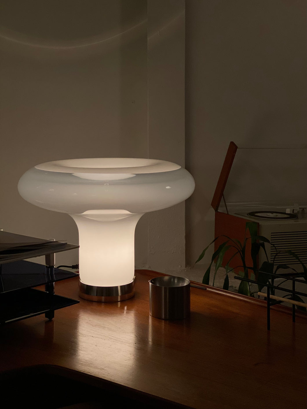 Lesbo table lamp by Angelo Mangiarotti for Artemide