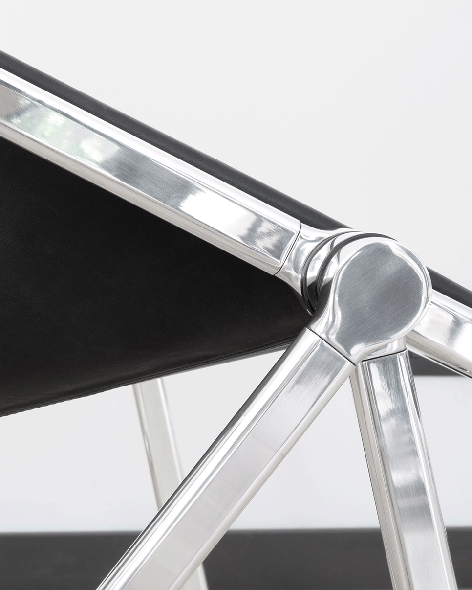 Plona folding lounge chair by Giancarlo Piretti