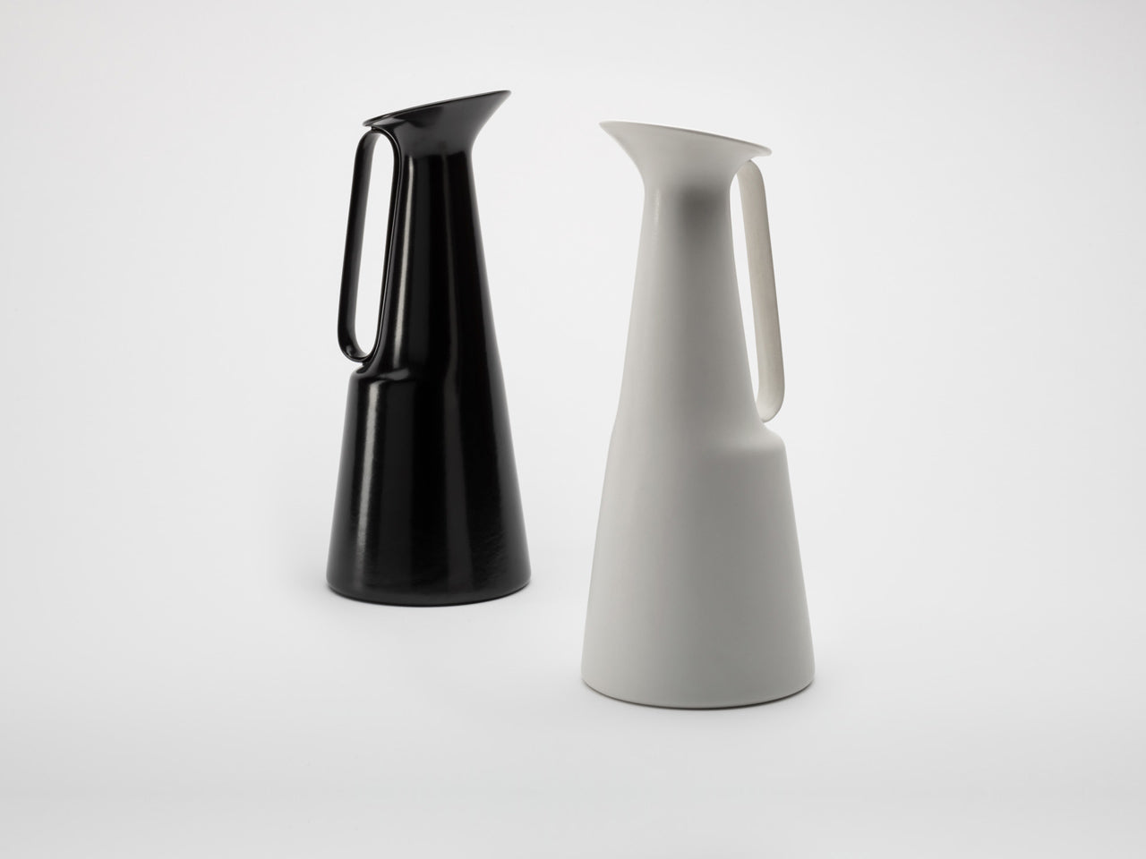 Sula pitcher by Giulio Iacchetti