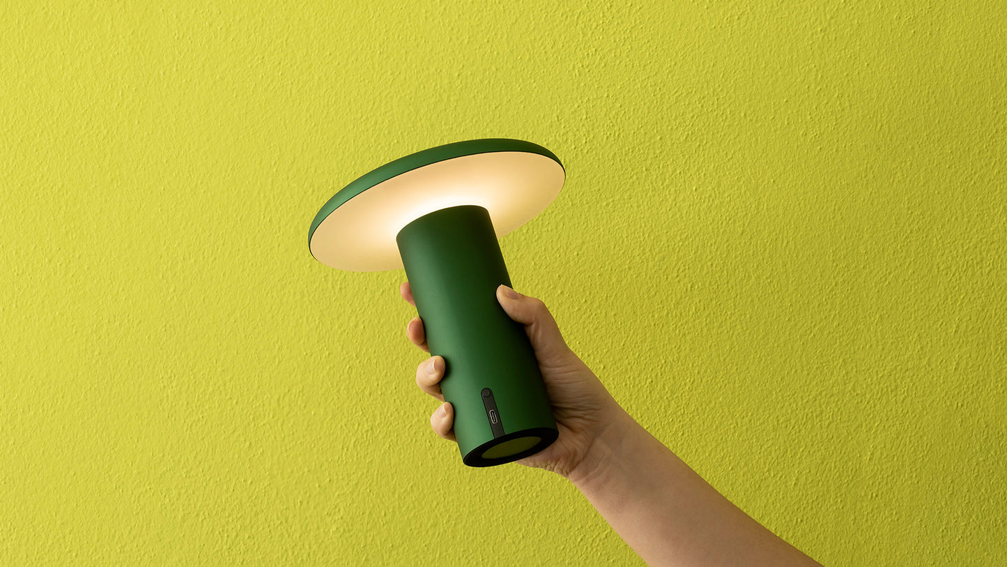 Lampe portative Takku par Foster + Partners 