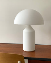 Charger l&#39;image dans la galerie, Lampe de table Atollo 237 par Vico Magistretti pour Oluce
