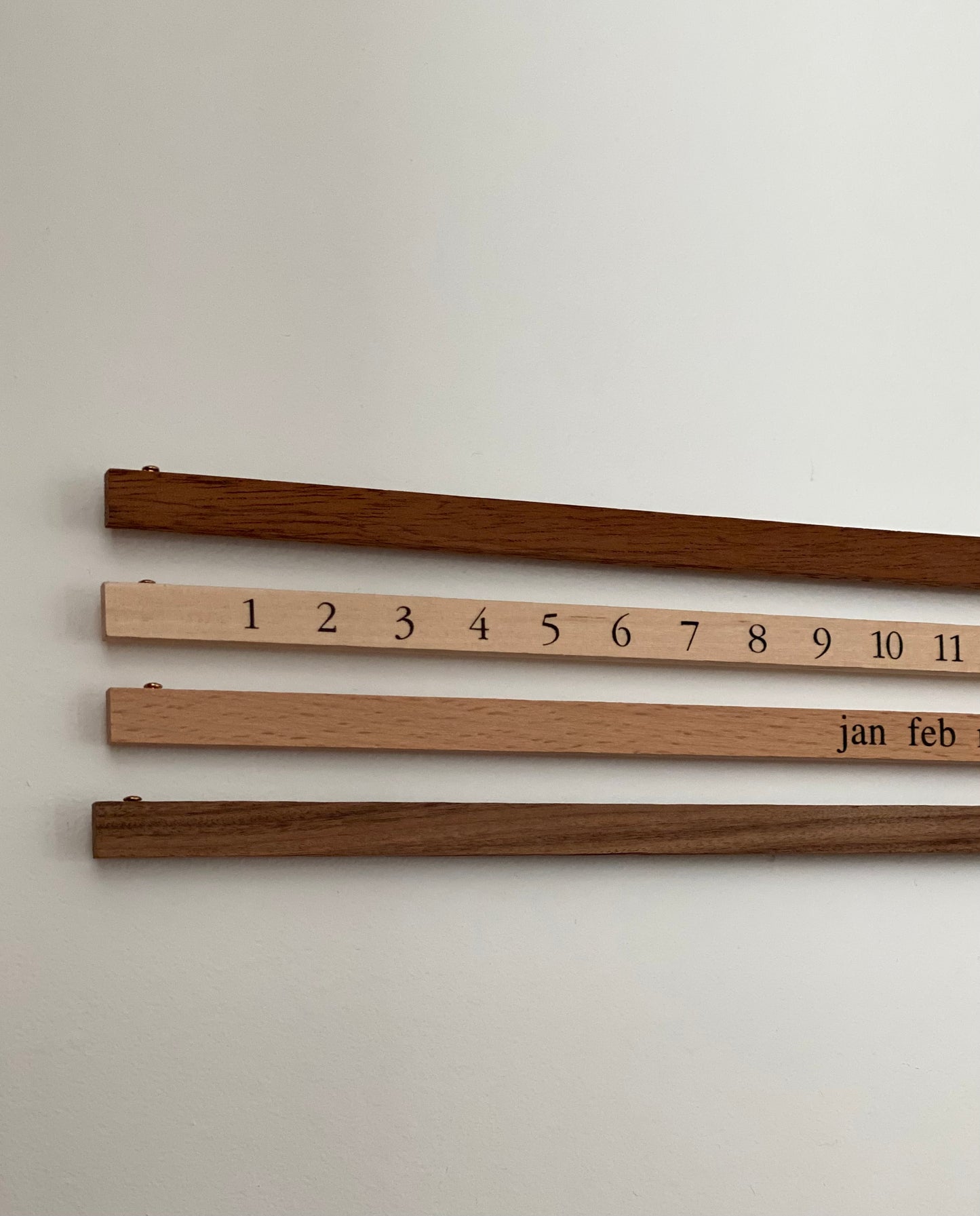 Calendrier mural perpétuel, Calendario Bilancia par Enzo Mari