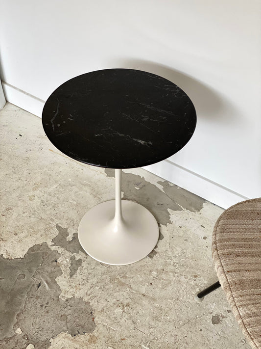 Table d'appoint tulipe par Eero Saarinen pour Knoll