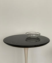 Load image into Gallery viewer, Tulip side table by Eero Saarinen for Knoll
