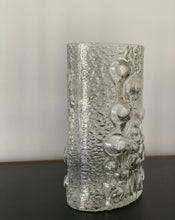 Load image into Gallery viewer, Crystal vase by Oiva Toikka by Iittala
