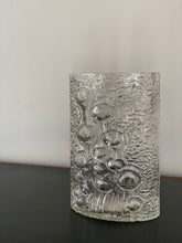Load image into Gallery viewer, Crystal vase by Oiva Toikka by Iittala
