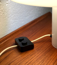 Load image into Gallery viewer, iGuzzini table lamp by Luigi Massoni
