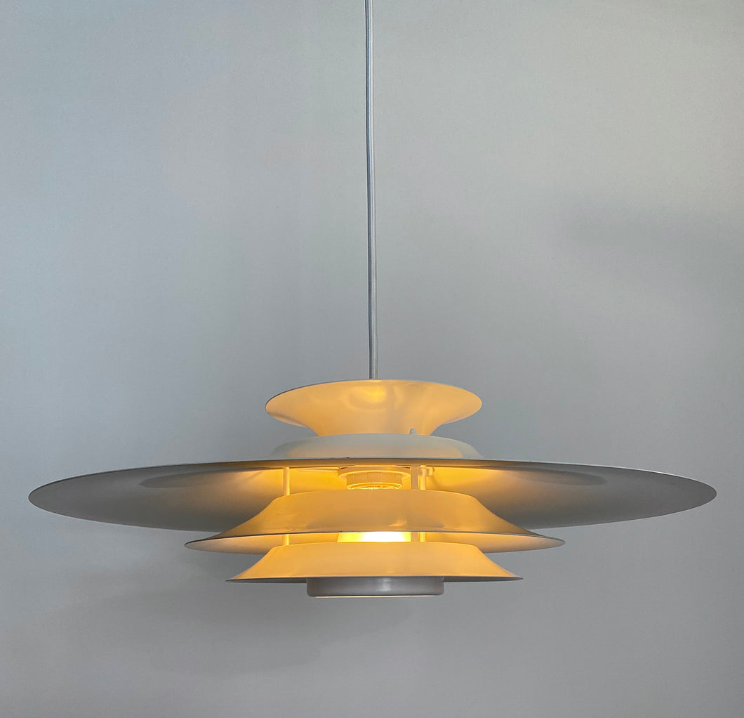Scandinavian suspension in white enamelled aluminum